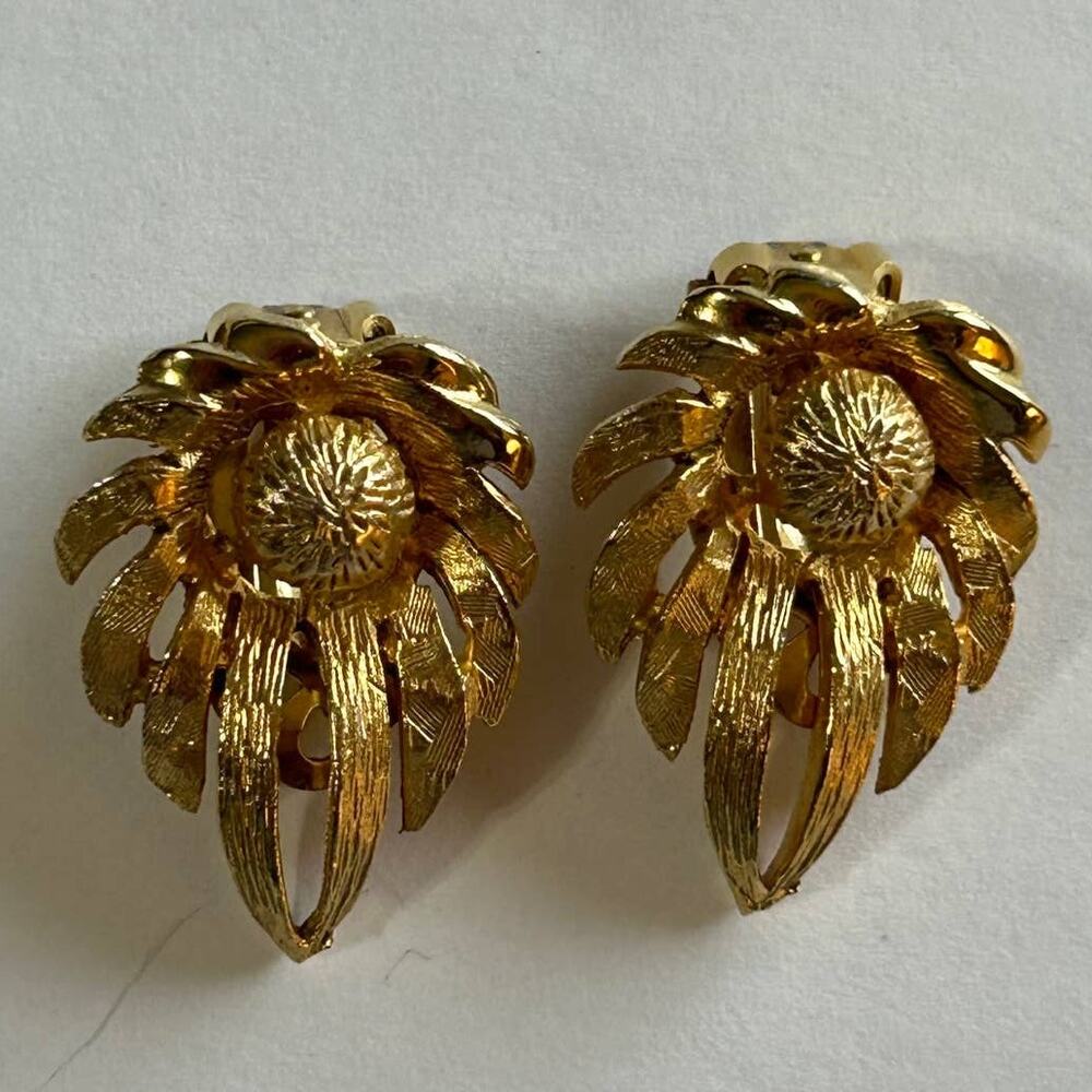 Pell Vintage Gold Tone Clip‎ On Earrings